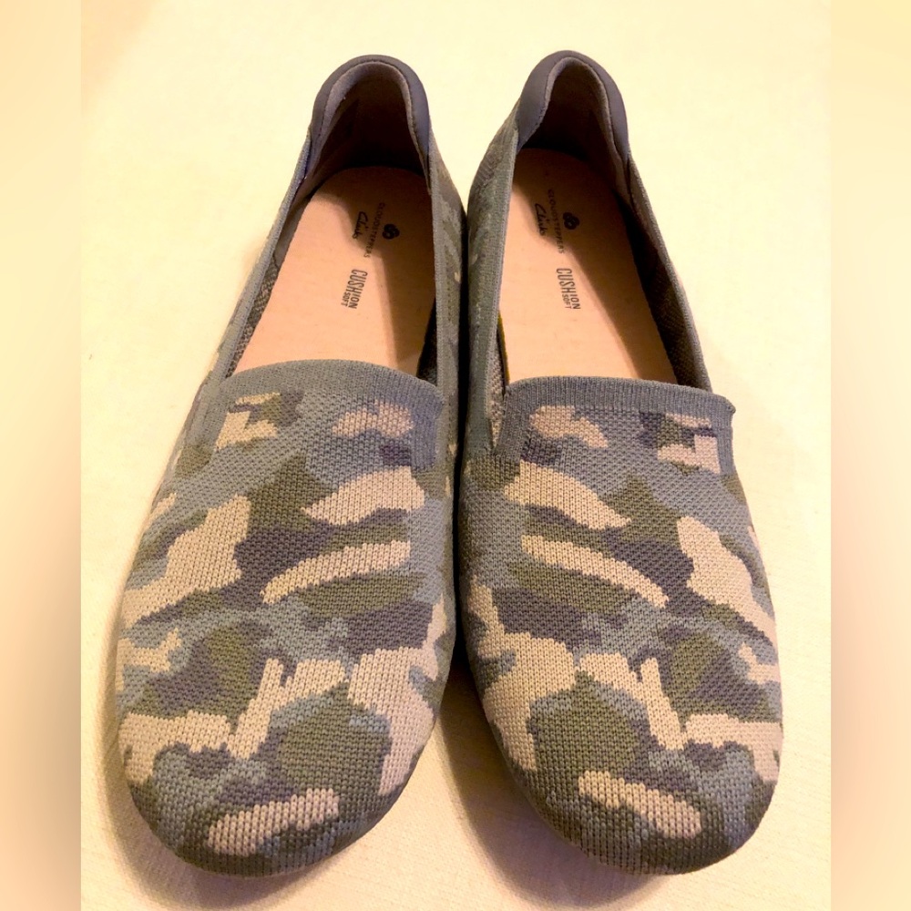 Clarks Could-steppers green Camo flats 9.5